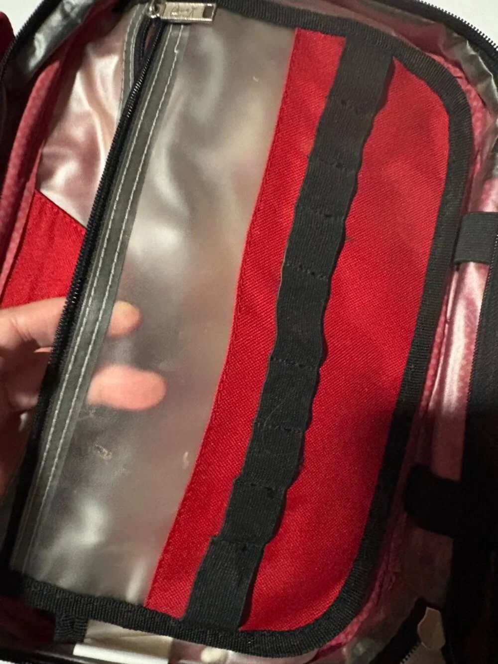 Ricardo Beverly Hills Red Travel Cosmetic Train Case Makeup Organizer Bag